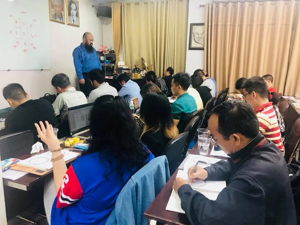 Thầy Dạy Phong Thủy Không Giống Ai