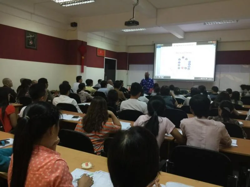 1 lớp học dạy phong thủy của Thầy Thuận Thiên Ẩn Sĩ.