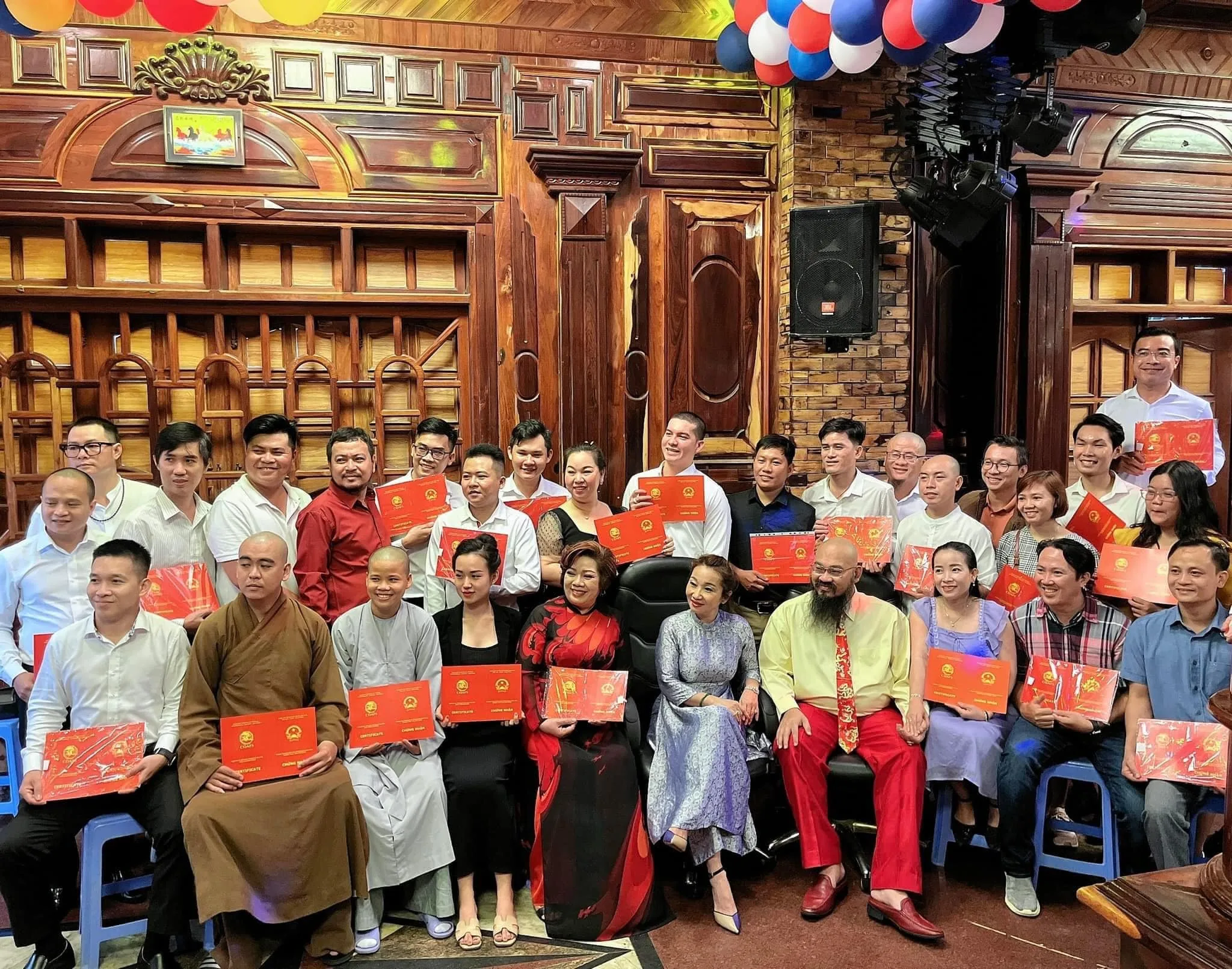 Lễ Trao Bằng Chứng Nhận Sau Khi Tốt Nghiệp